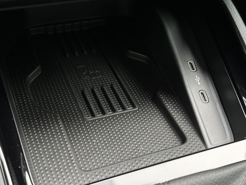 Škoda Scala First Edition 1.0TSi 85kW DSG - fotka 38 z 48