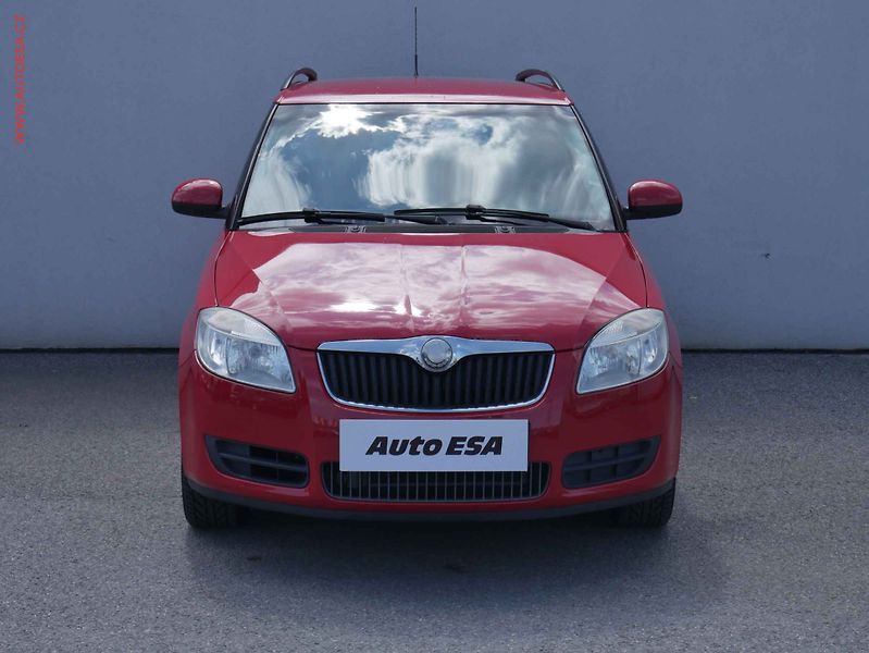 Škoda Fabia (2009) 1.6i 16V, AC, tažné - fotka 2 z 13