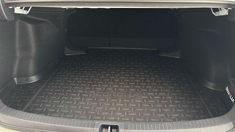 Toyota Corolla 1.8 Hybrid AUT Active Sedan - fotka 17 z 24