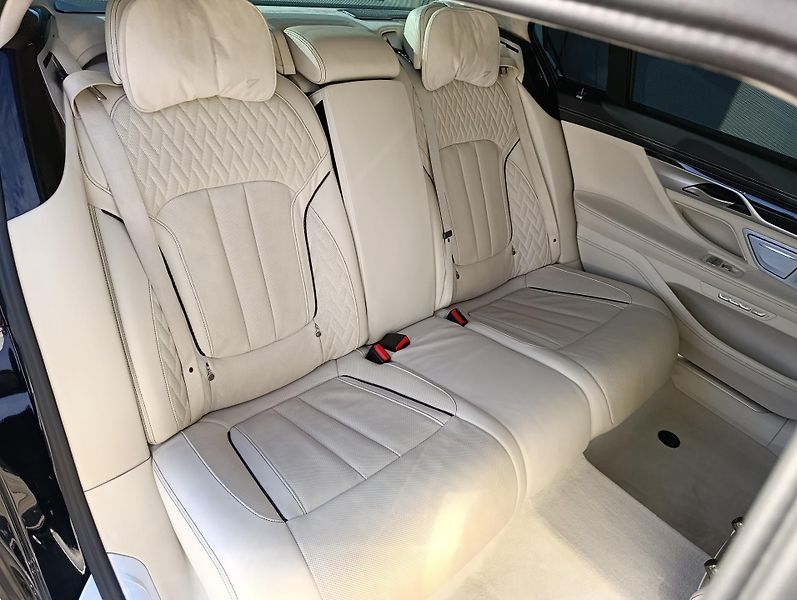 BMW Řada 7 750Li xDRIVE ČR 1.MAJ DPH - fotka 21 z 47