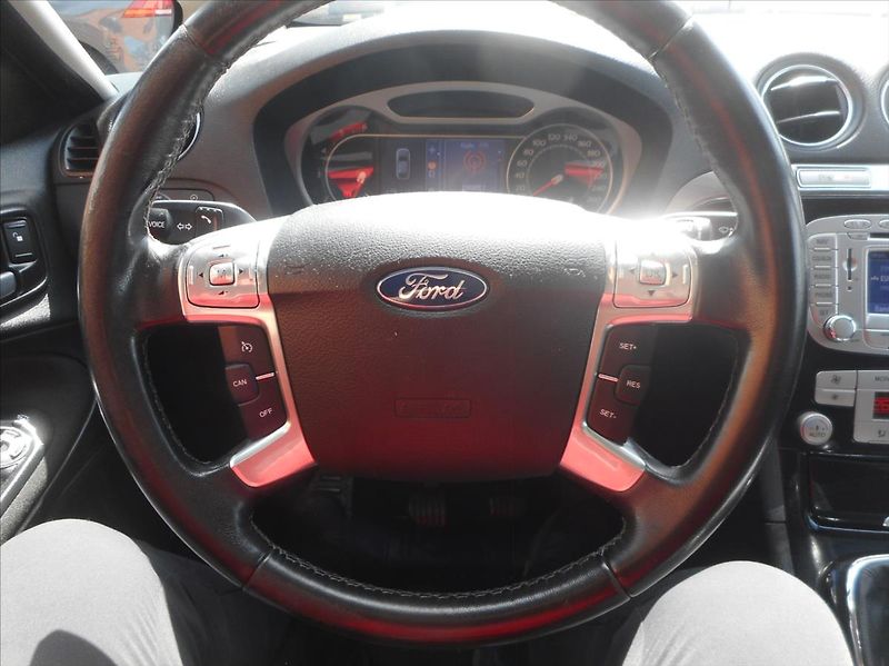 Ford S-MAX 2,2 TDCi Titanium - fotka 12 z 26