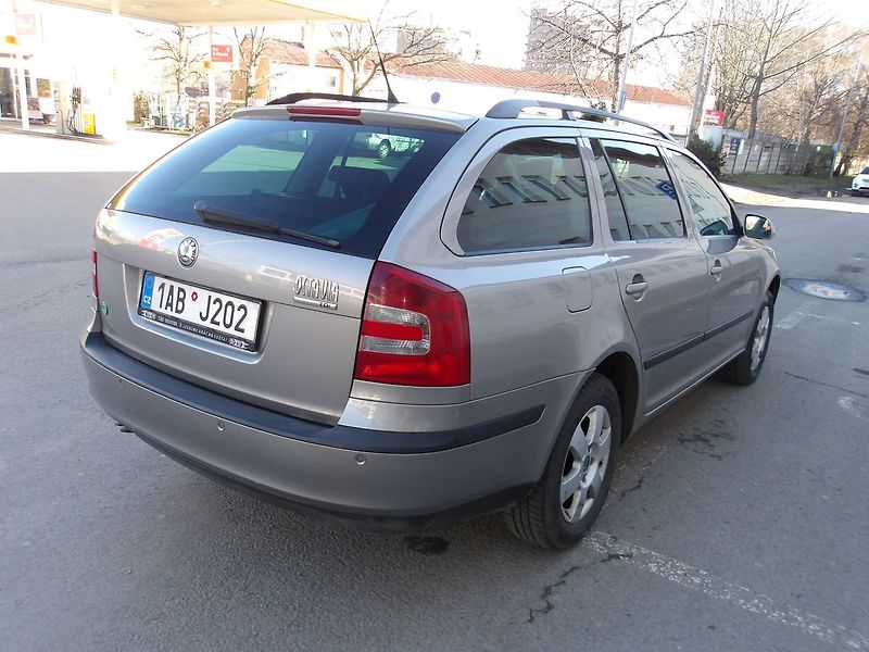 Škoda Octavia 2,0TDi DSG !!! ČR 2.MAJITEL ! - fotka 6 z 43