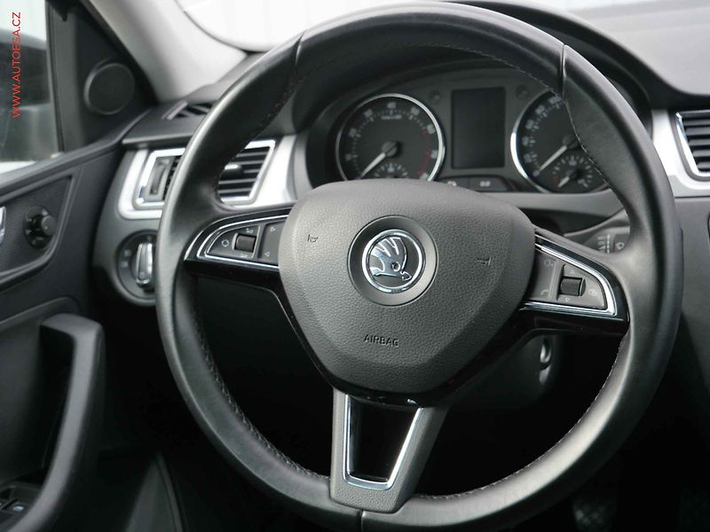 Škoda Rapid (2014) 1.2 TSi, Elegance, xenon - fotka 11 z 17