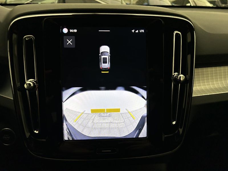 Volvo XC40 2.0  B3 CORE - fotka 22 z 27