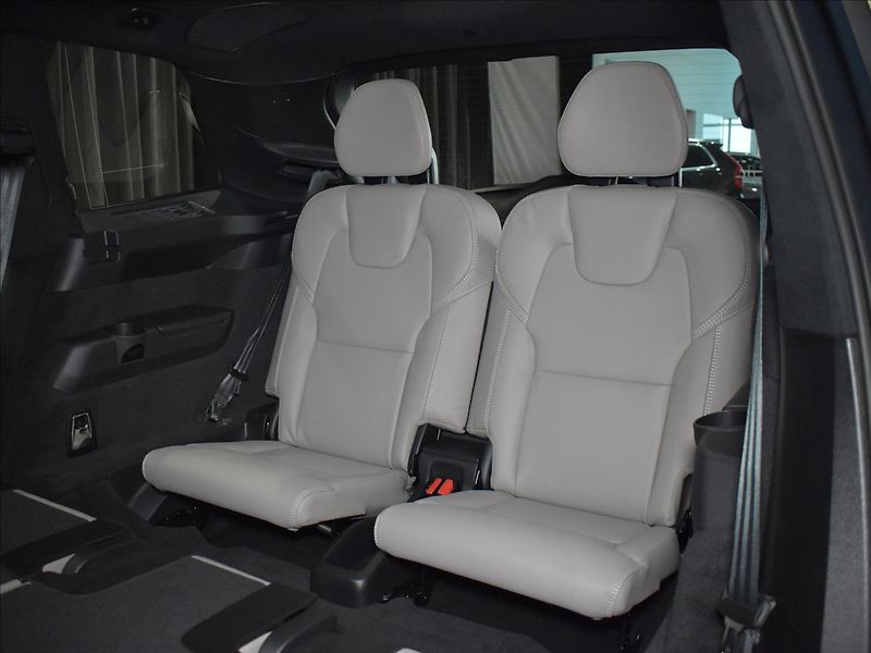 Volvo XC90 (2026) 2,0 T8  Ultra Dark - fotka 15 z 40