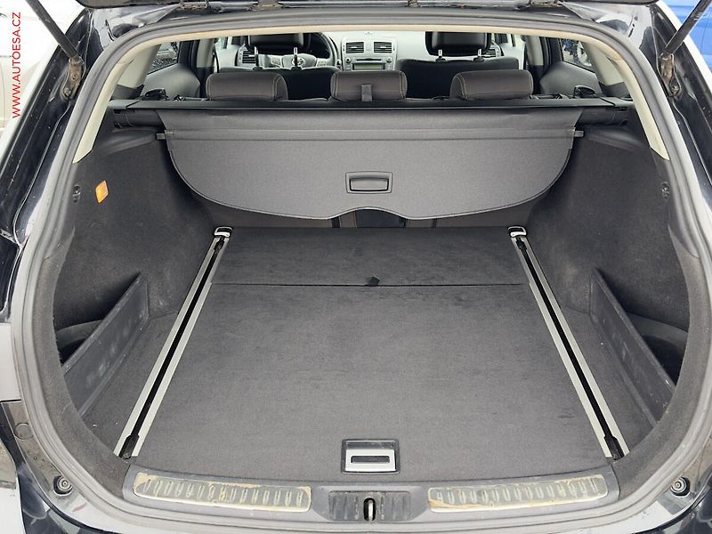 Toyota Avensis (2012) 2.0d, 1.maj,ČR, Xenon, AC - fotka 7 z 17