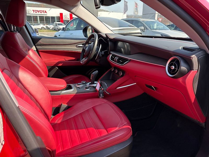 Alfa Romeo Stelvio 2.0T 280k AWD Veloce AT8 - fotka 7 z 11