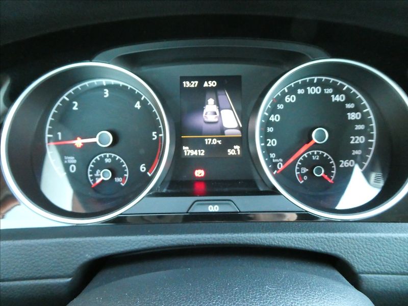 Volkswagen Golf 1,6 TDi 81kW CUP,2xkola,naviga - fotka 28 z 48