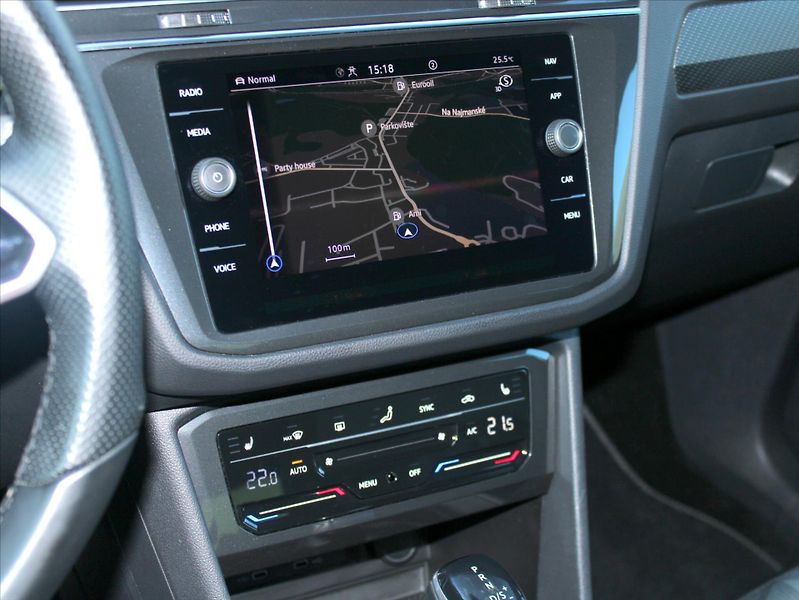 Volkswagen Tiguan 2,0 TDi 4Mot DSG R-Line Tov.Zá - fotka 13 z 19