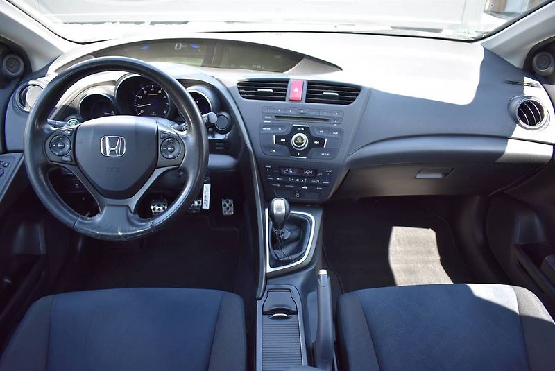 Honda Civic 1,8 i-VTEC SERVIS,1.M,MOC PĚKN - fotka 9 z 18