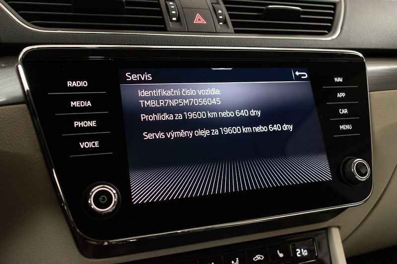 Škoda Superb TDI 147kW 4x4*STYLE*DPH*ČR 1.M - fotka 31 z 40