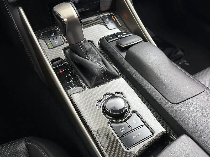 Lexus IS 300h 2.5F SportLine 162kW Ventilace - fotka 9 z 15