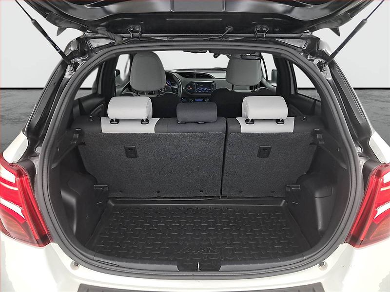 Toyota Yaris (2016) 1.5 Hybrid, Automat, ČR,1.maj - fotka 14 z 20
