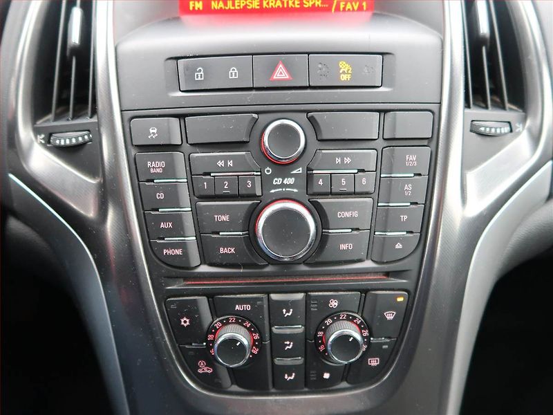 Opel Astra (2010) 1.4 T, po STK, dobrý stav - fotka 12 z 17