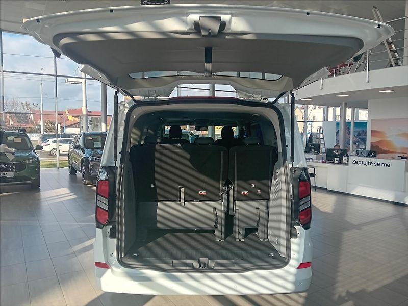 Ford Tourneo Custom (2026) 2,0 EcoBlue 110kW/150k  Titani - fotka 9 z 11