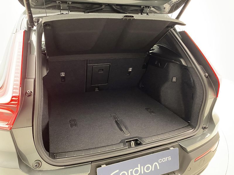 Volvo XC40 (2026) B4 AUT DARK PLUS - fotka 5 z 61