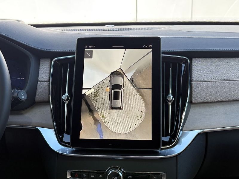 Volvo XC90 Plus Dark T8 299kW - fotka 14 z 25