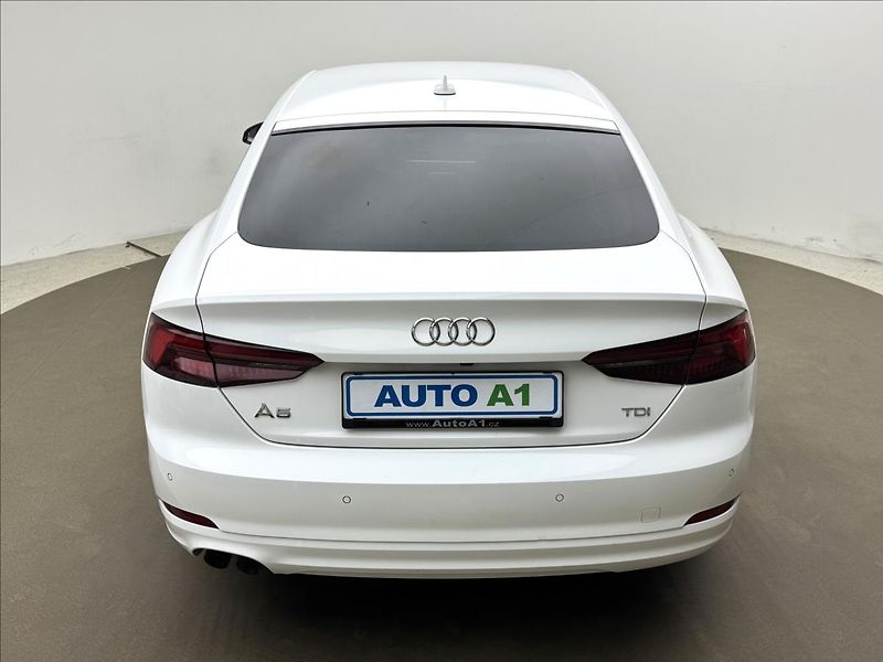 Audi A5 2,0 140kW AT 4X4 HUD DPH NAVI - fotka 5 z 56