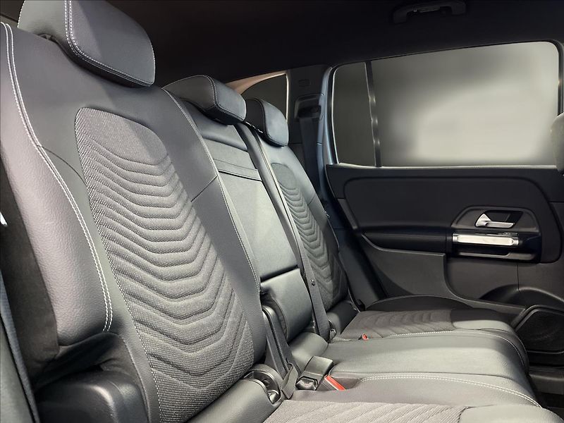 Mercedes-Benz GLB 200 d 4MATIC Progressive Line - fotka 19 z 22