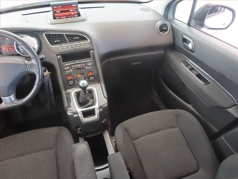 Peugeot 5008 (2011) 1.6 HDi, Navi, Tempomat - fotka 8 z 14