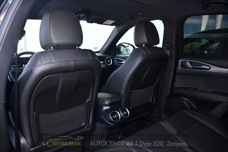 Alfa Romeo Stelvio 2,2 D 16V 210k Veloce AT8-Q4 - fotka 12 z 55