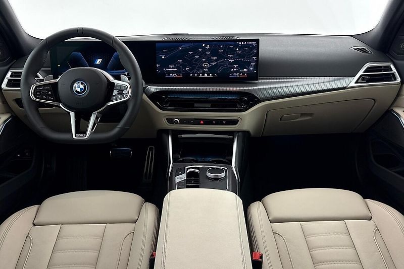 BMW Řada 3 330e xDrive - fotka 15 z 26