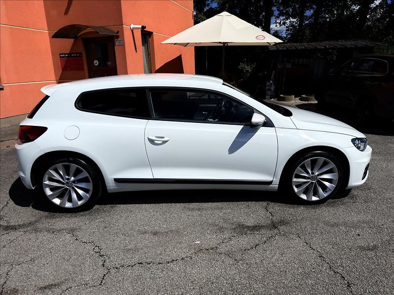 Volkswagen Scirocco 2,0 TSi DSG - fotka 4 z 24