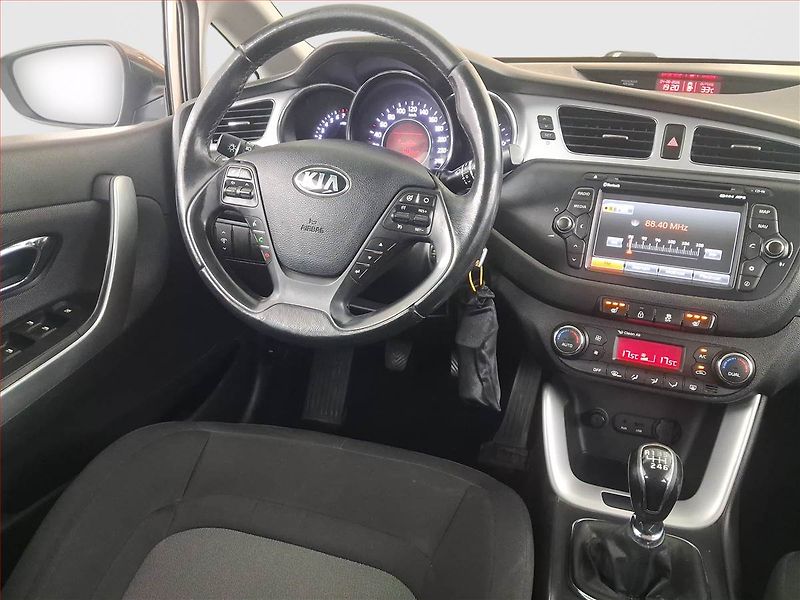 Kia Ceed (2013) 1.6 GDI, Serv.kniha, Navi - fotka 7 z 16