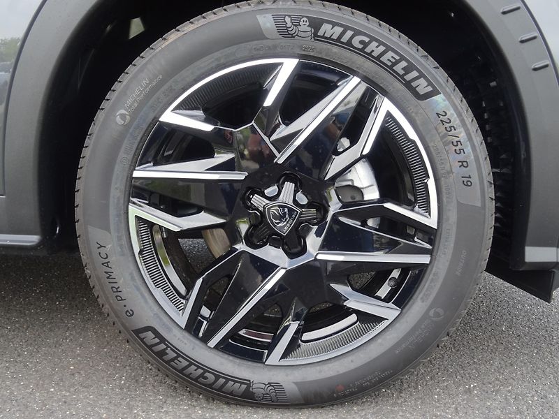 Peugeot 5008 (2026) BUSINESS Hybrid 145k e-DCS6 - fotka 9 z 47