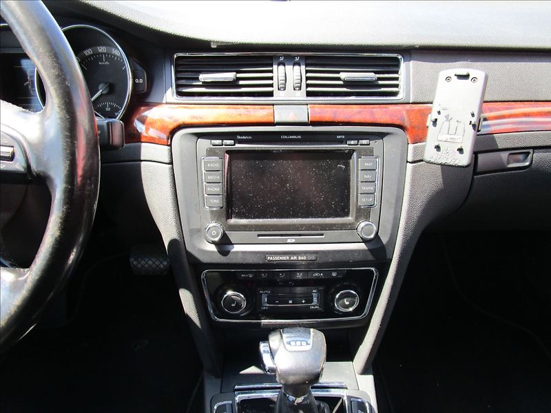 Škoda Superb 2.0TDi DSG, Elegance - fotka 9 z 46