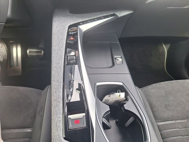 Peugeot 3008 (2026) GT Hybrid 145 e-DCS6 - fotka 18 z 23