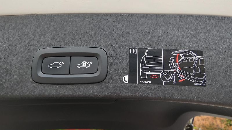 Volvo XC40 D3 Drive-E AWD Momentum - fotka 20 z 22