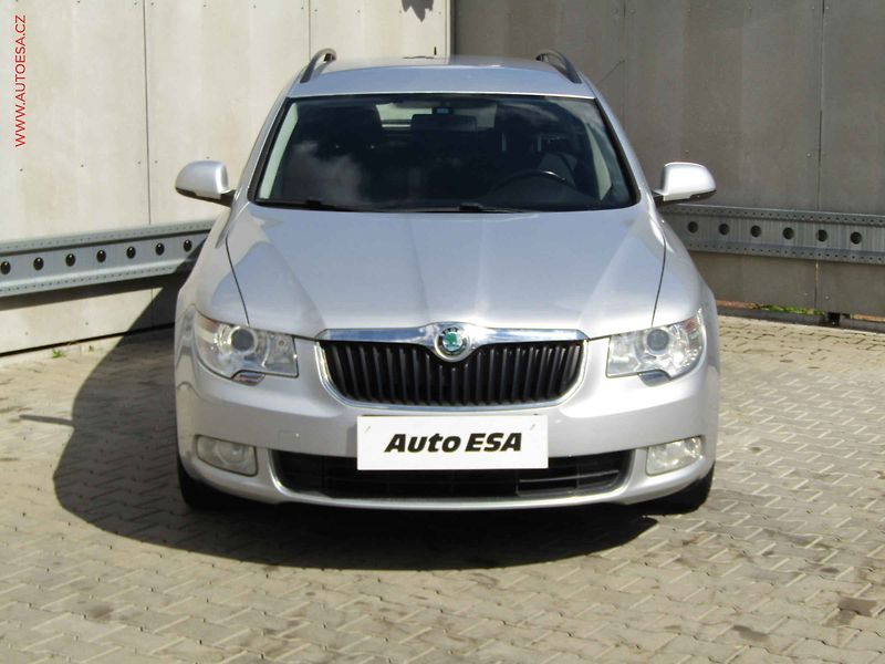 Škoda Superb (2010) 2.0 TDi, Ambition, TZ, xenon - fotka 2 z 20
