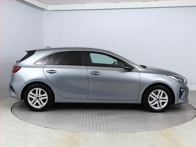 Kia Ceed (2019) Gold 1.4 T-GDI, Automat - fotka 6 z 18
