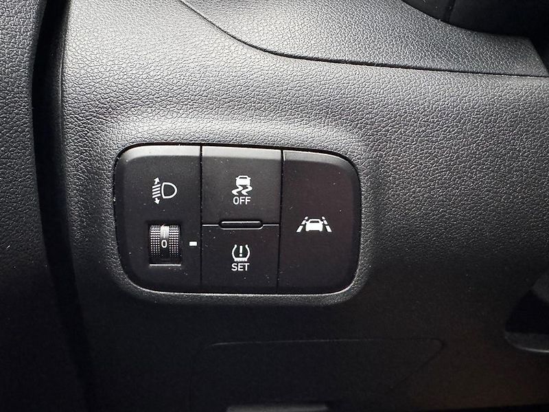 Hyundai i10 1.0i 49 kW klima, serviska - fotka 17 z 17