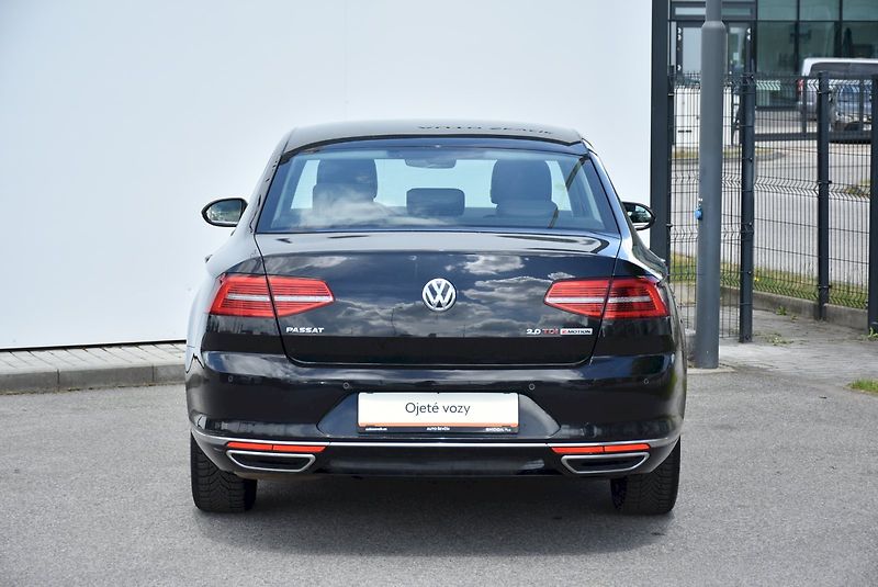 Volkswagen Passat (2017) HIGHLINE 2.0 BiTDI 176kW DSG 4 - fotka 10 z 31