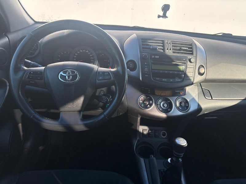 Toyota RAV4 2.2 D-4D 4x4 110kW - fotka 5 z 27