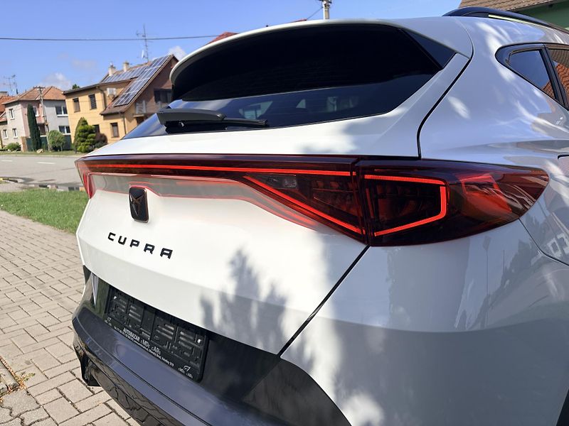 Cupra Formentor 1.4TSI E-HYBRID LED REZERVACE - fotka 7 z 60