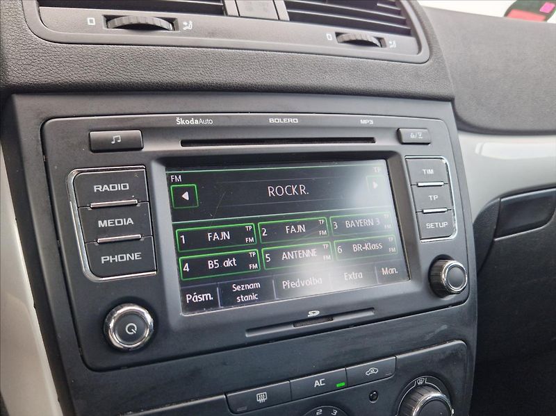 Škoda Yeti 2,0 TDI AC NAVI VÝHŘEVY - fotka 23 z 30