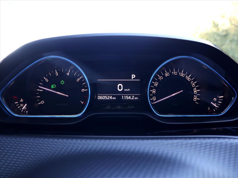 Peugeot 2008 1,2 PT 110k Automat CZ Tažné - fotka 14 z 26