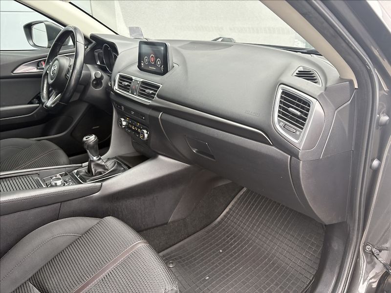 Mazda 3 2,0 i 88 KW REVOLUTION CZ 1.M - fotka 23 z 27