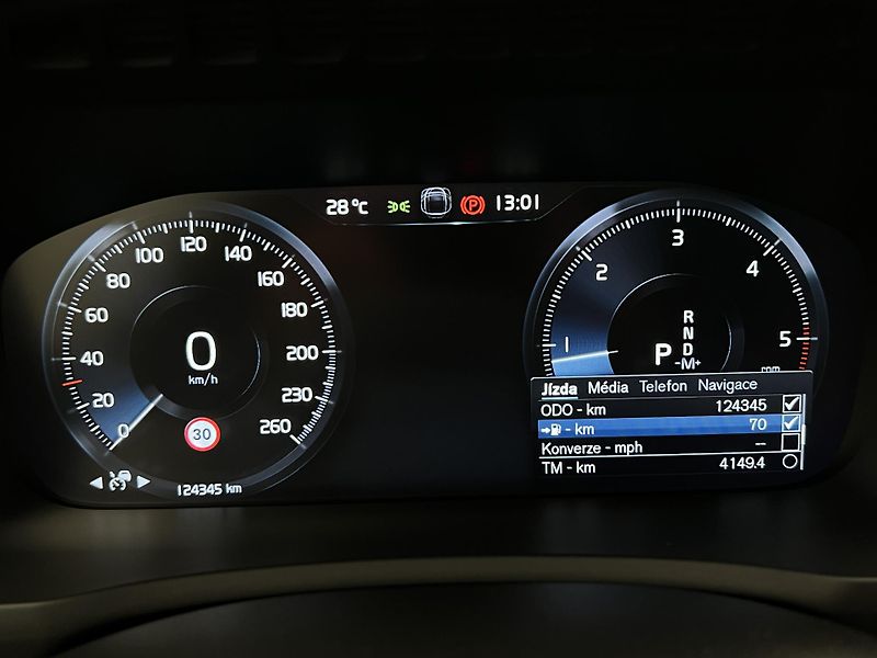 Volvo XC90 B5 AWD INSCRIPTION AUT 7 MÍST - fotka 25 z 50