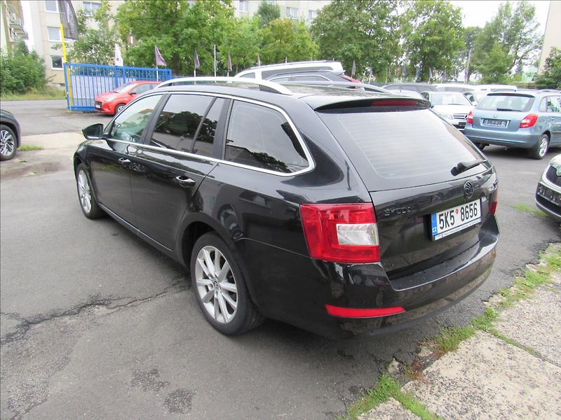 Škoda Octavia 2,0 TDI 110kW DSG Combi - fotka 4 z 31