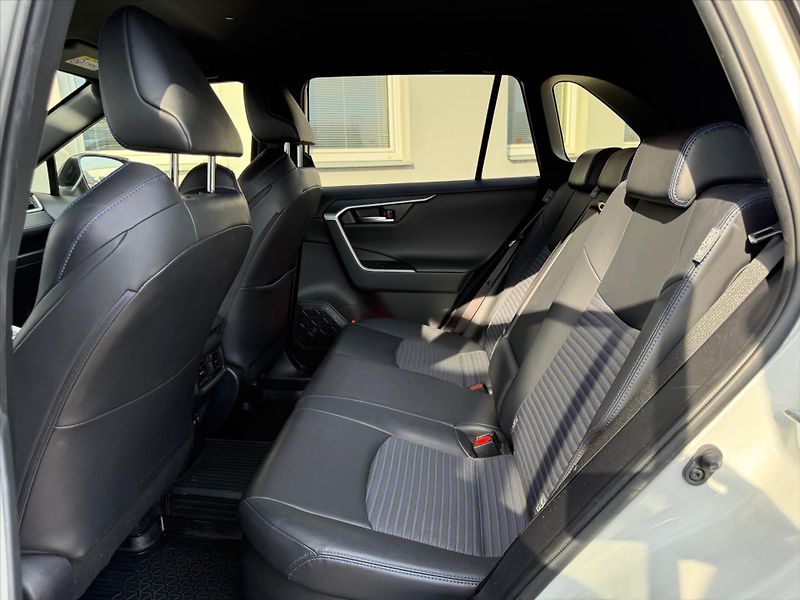 Toyota RAV4 2,5 Selection, 4x4, Hybrid - fotka 10 z 20