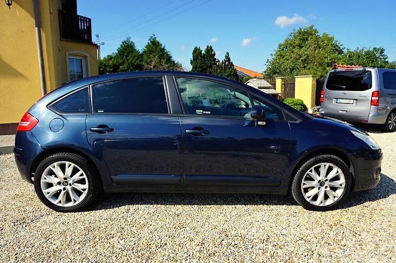 Citroën C4 (2008) 2,0 HDI 16V 100 kW - fotka 3 z 26