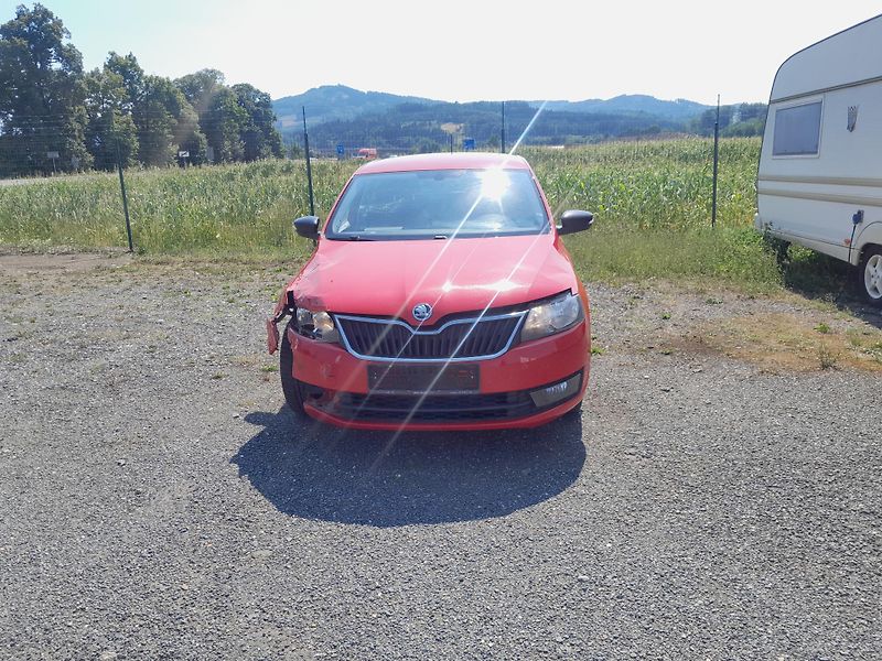 Škoda Rapid (2016) 1.2 TSI serviska 2x klíč - fotka 2 z 16