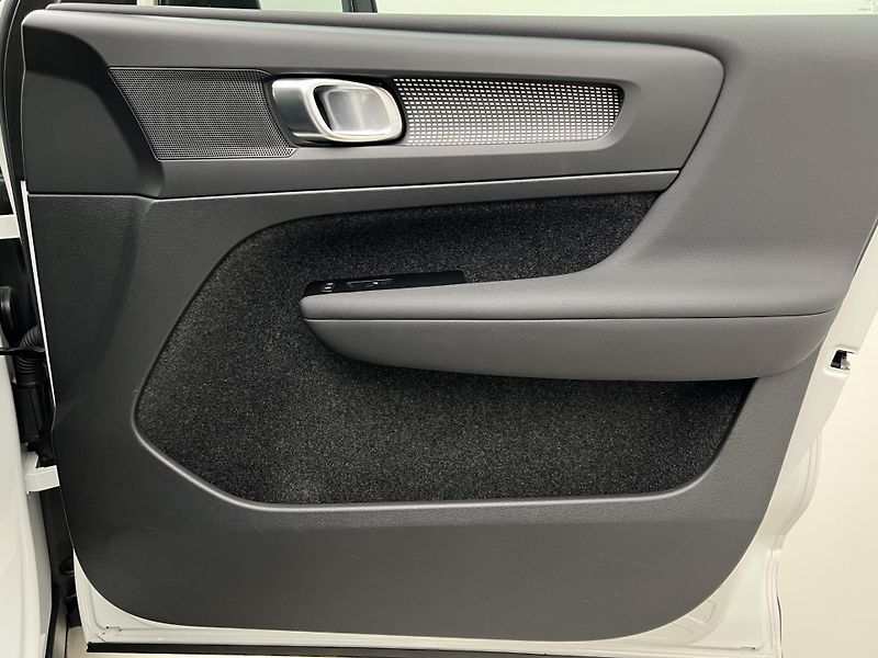 Volvo XC40 RECHARGE PLUS TWIN ENGINE AUT - fotka 42 z 43