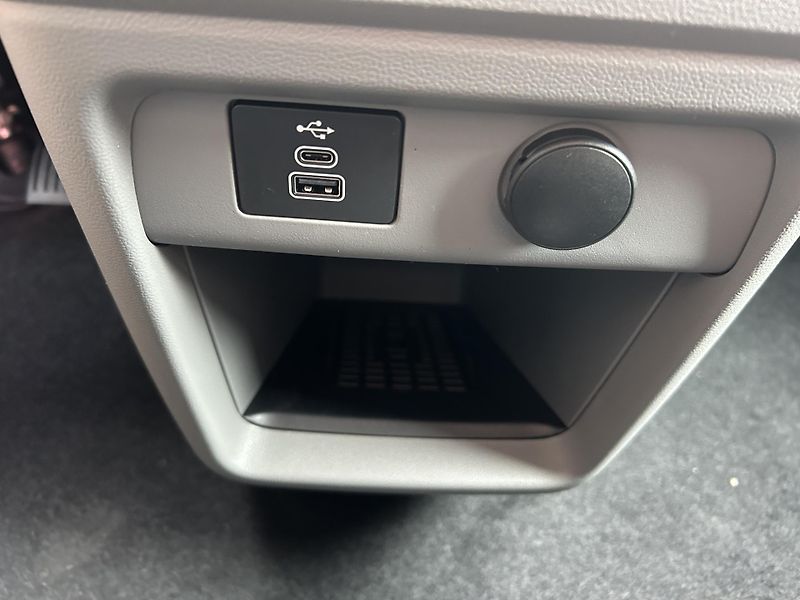Ford Tourneo Custom Titanium L2 2.0 EcoBlue 110 kW - fotka 36 z 36