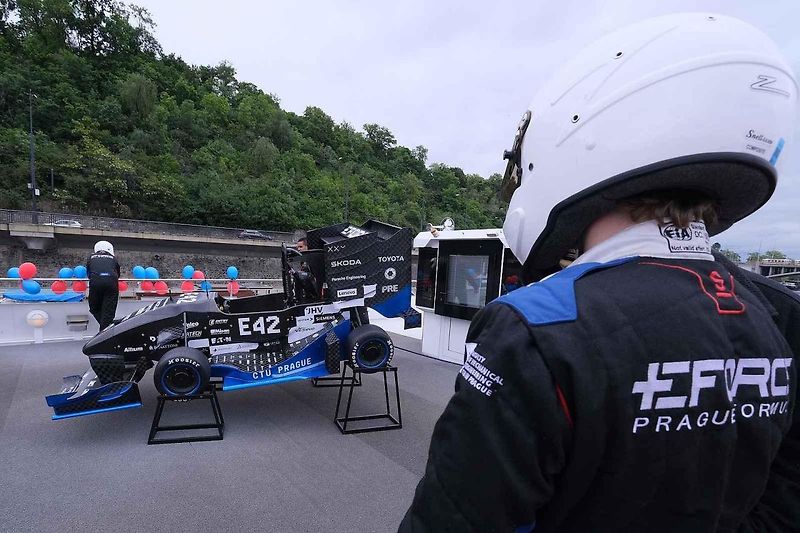 Slavnostní odhalení nové elektroformule CTU.25 studentského týmu eForce Prague Formula. loď Grand Bohemia, Dvořákovo nábřeží, Praha 1