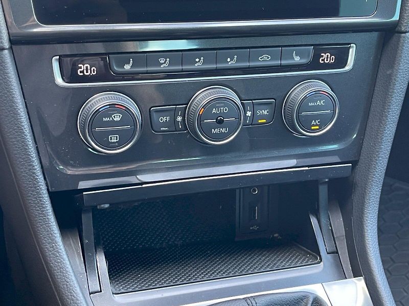 Volkswagen Golf (2018) 1.4 TSI 92 kW Maraton Edition - fotka 12 z 35